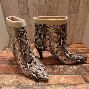 42 GOLD NWOB Ojai Leather Snake Print Cuff Pull On Ankle Bootie Boot SZ 7 womans